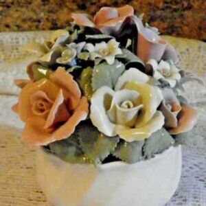 VINTAGE Suberto Cosmos Collection Gifts Porcelain Wind Up Musical Flower Basket